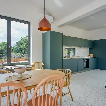 Atrio Гостевой дом Ровинь